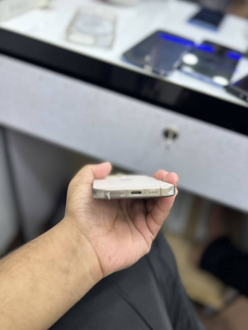 Apple iPhone 16 Pro 6