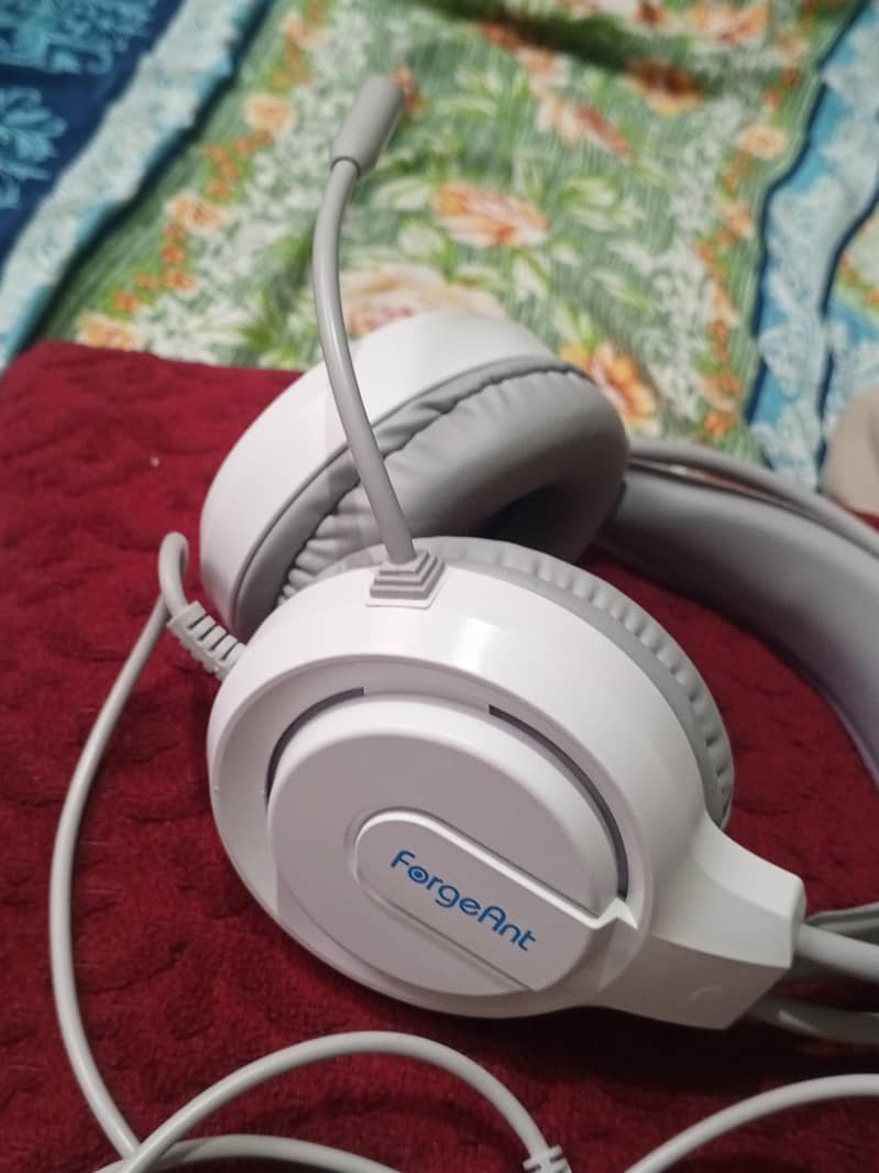 headphones 3