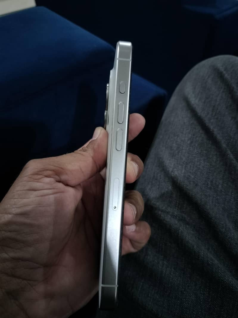 Apple iPhone 15 Pro 2