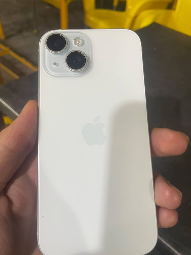 Apple iPhone 15 4