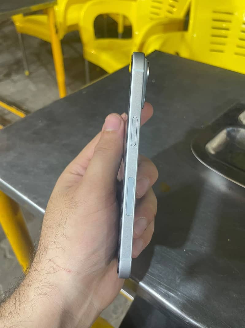 Apple iPhone 15 5