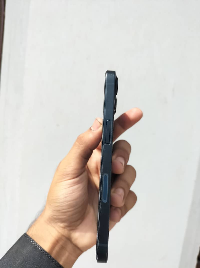 Apple iPhone 13 1