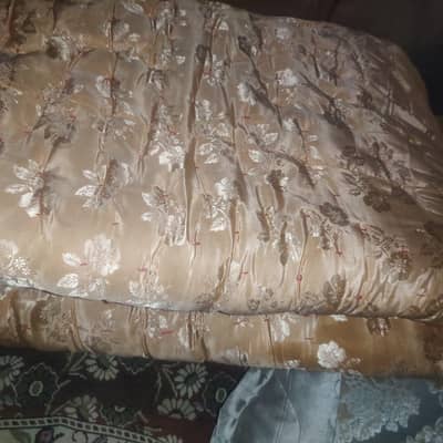 Sardiyon ki Garam Razaiyan Sale ke Liye