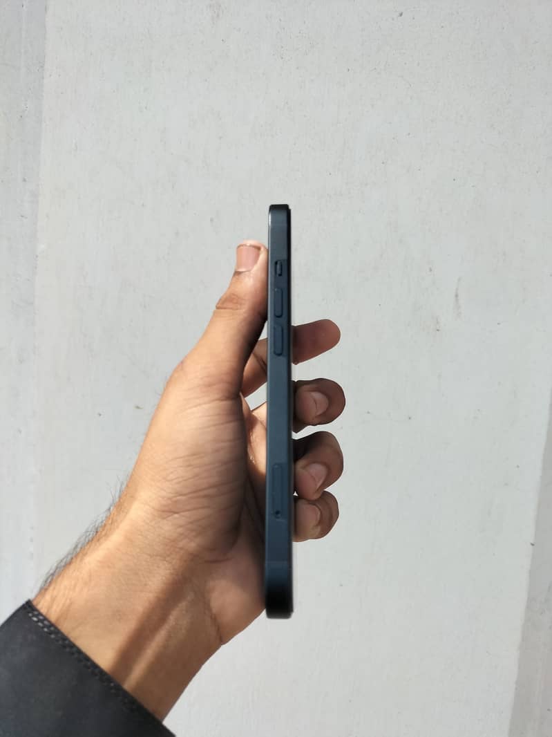 Apple iPhone 13 4