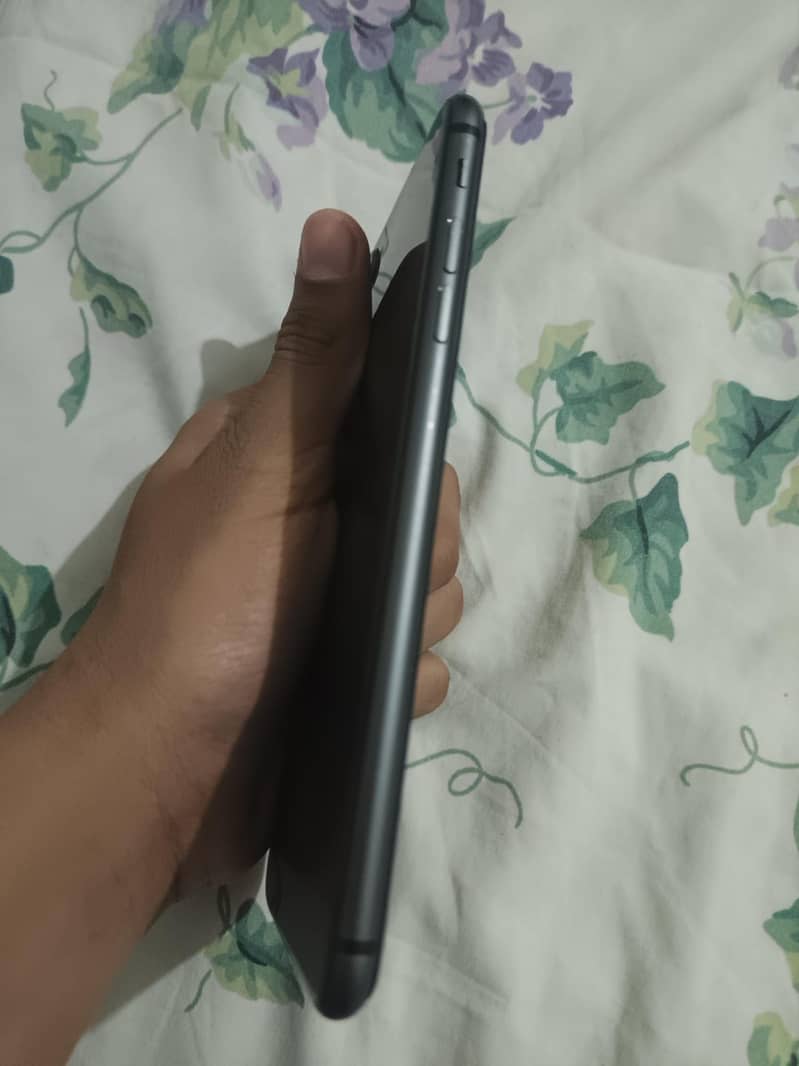 Apple iPhone 8 Plus 4