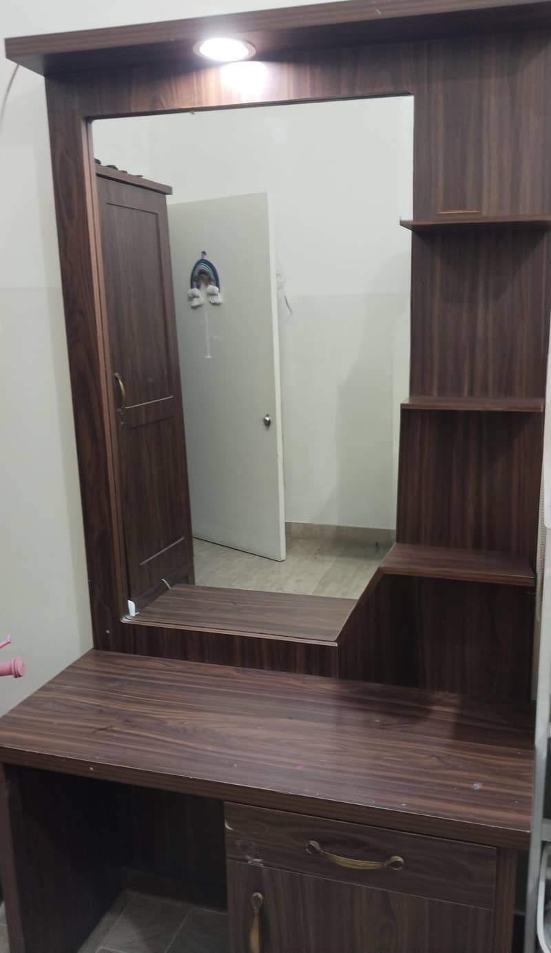spacious Dressing Table 0