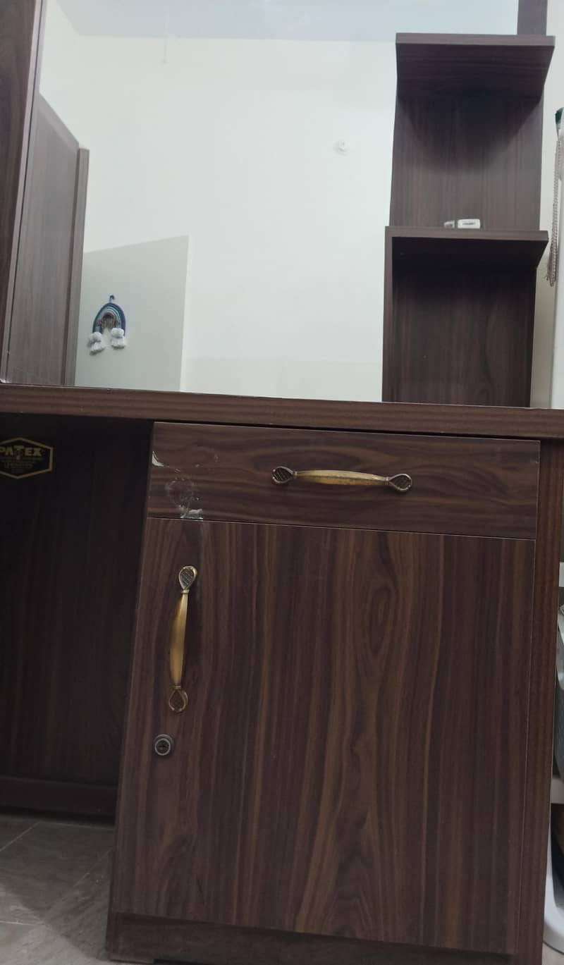 spacious Dressing Table 1