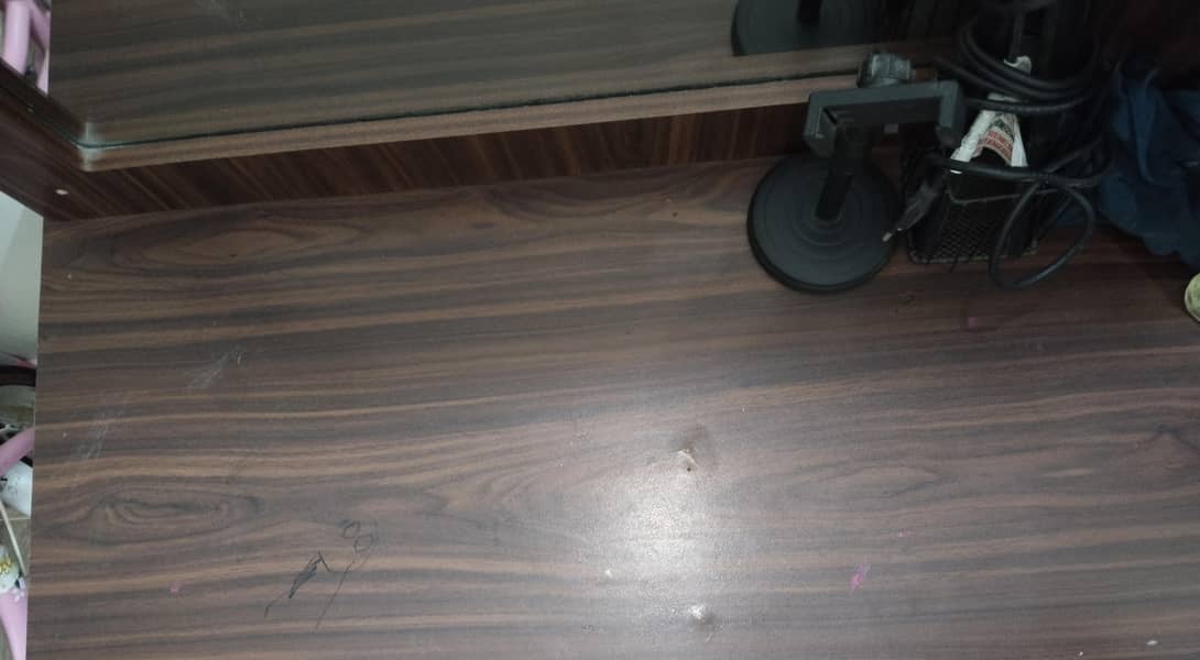 spacious Dressing Table 3