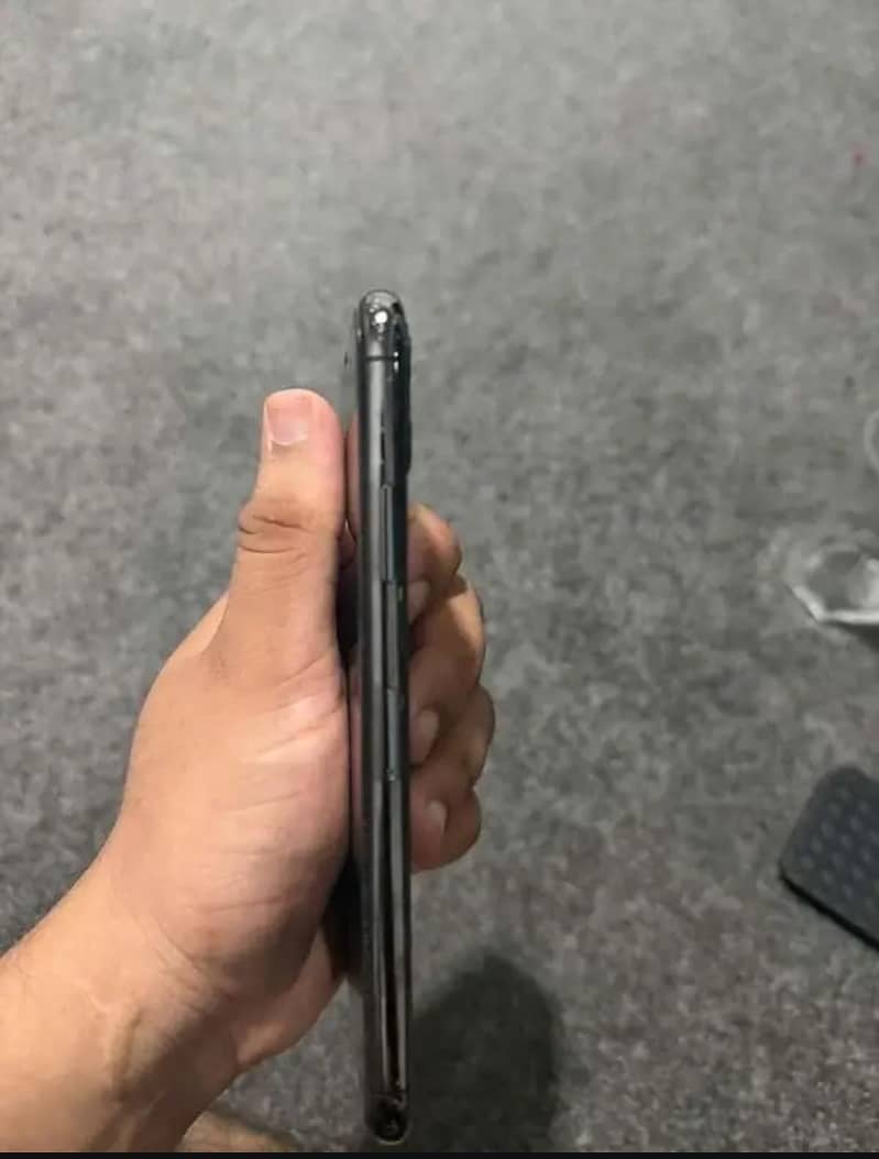 Apple iPhone 11 Pro Max 1