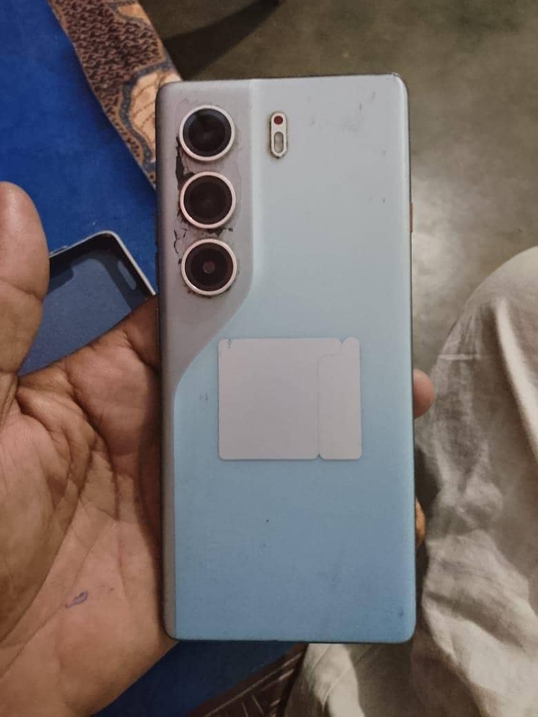 Tecno CAMON 40 Pro 1