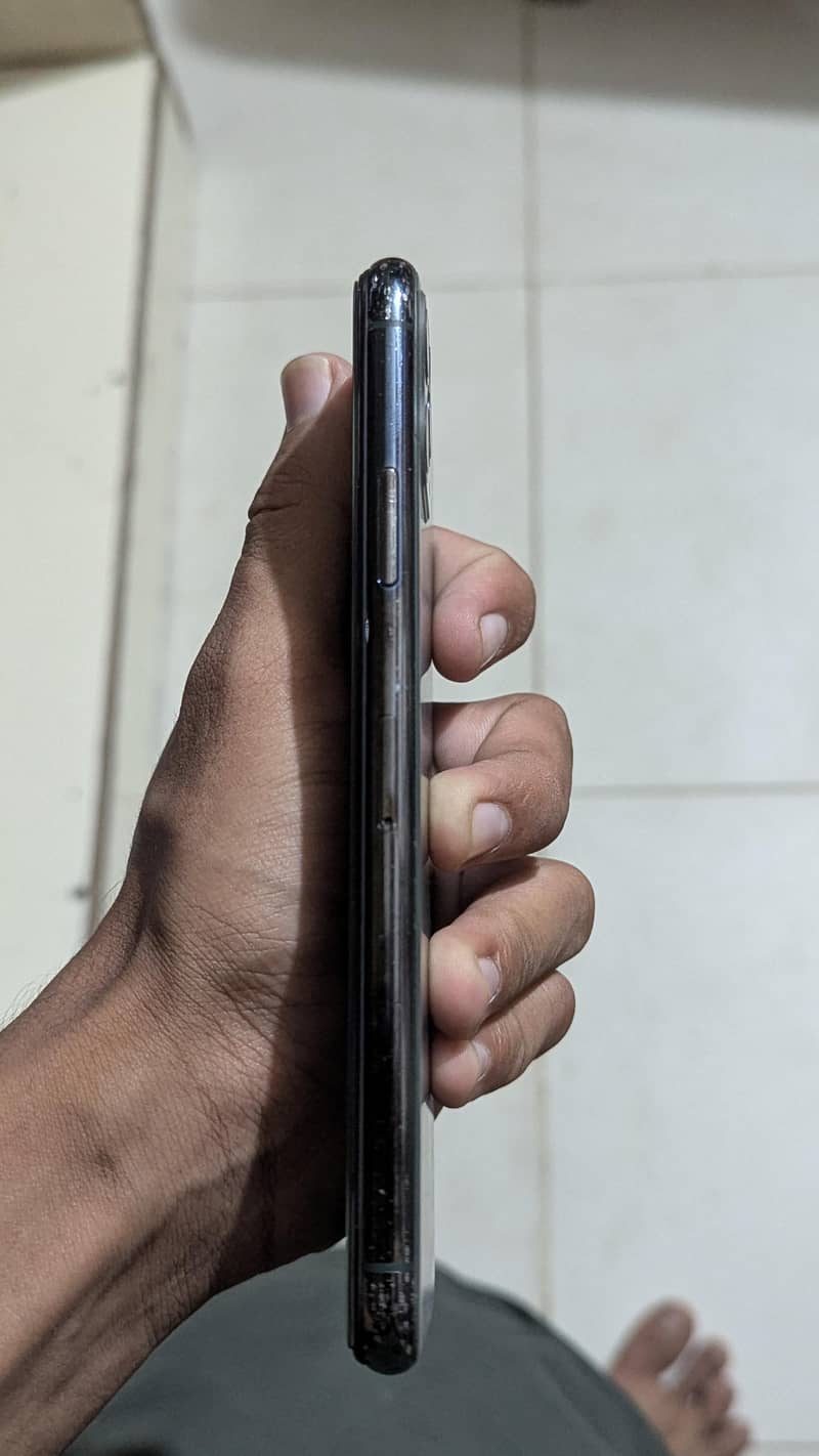 Apple iPhone 11 Pro Max 2