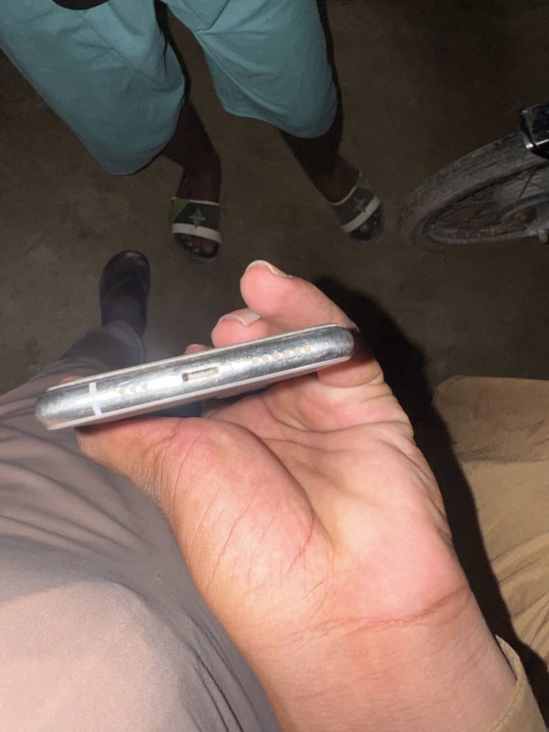 Apple iPhone 11 Pro 1