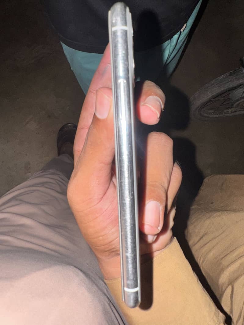 Apple iPhone 11 Pro 2