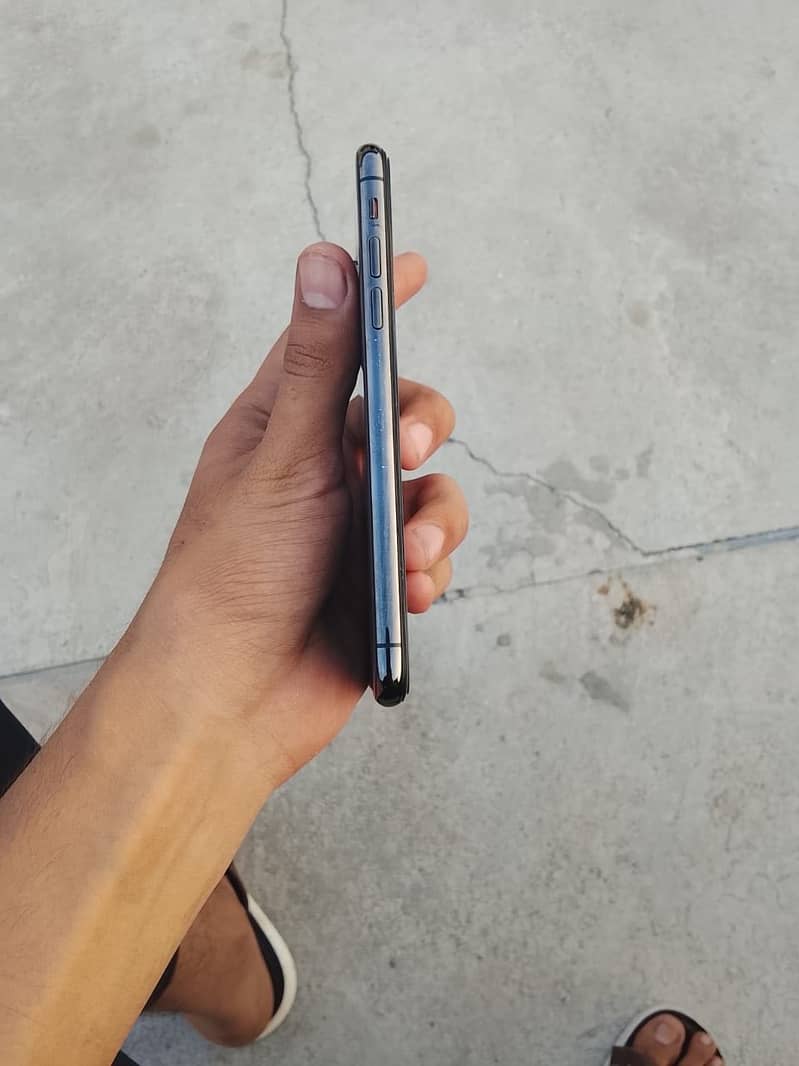 Apple iPhone X 3
