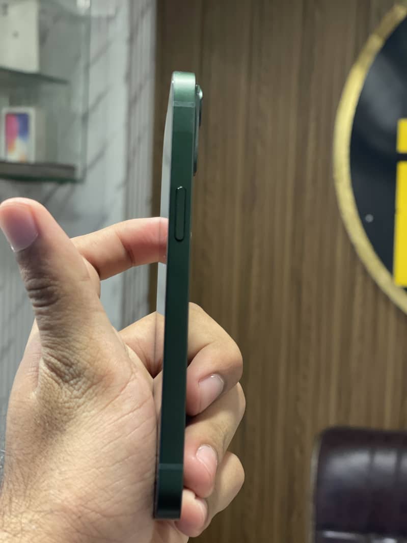 Apple iPhone 13 1