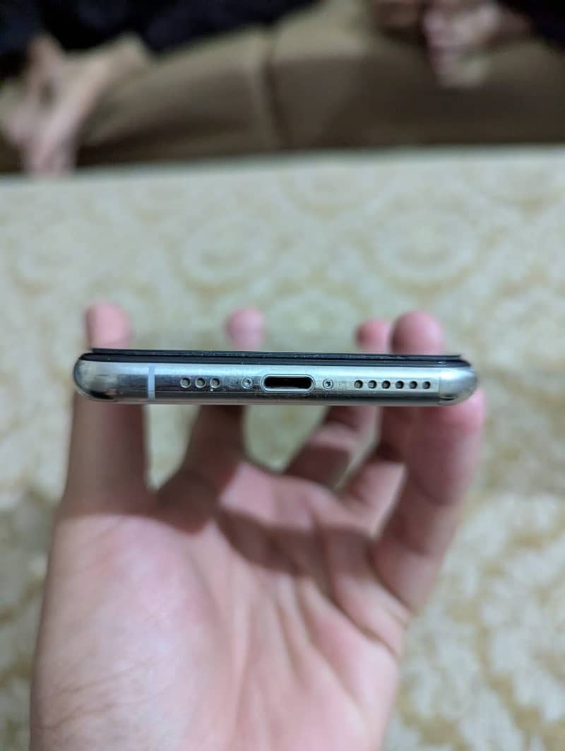 Apple iPhone XS 3