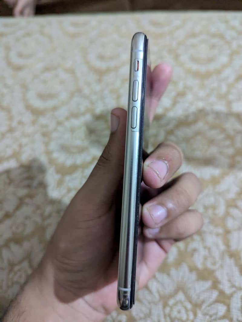 Apple iPhone XS 4