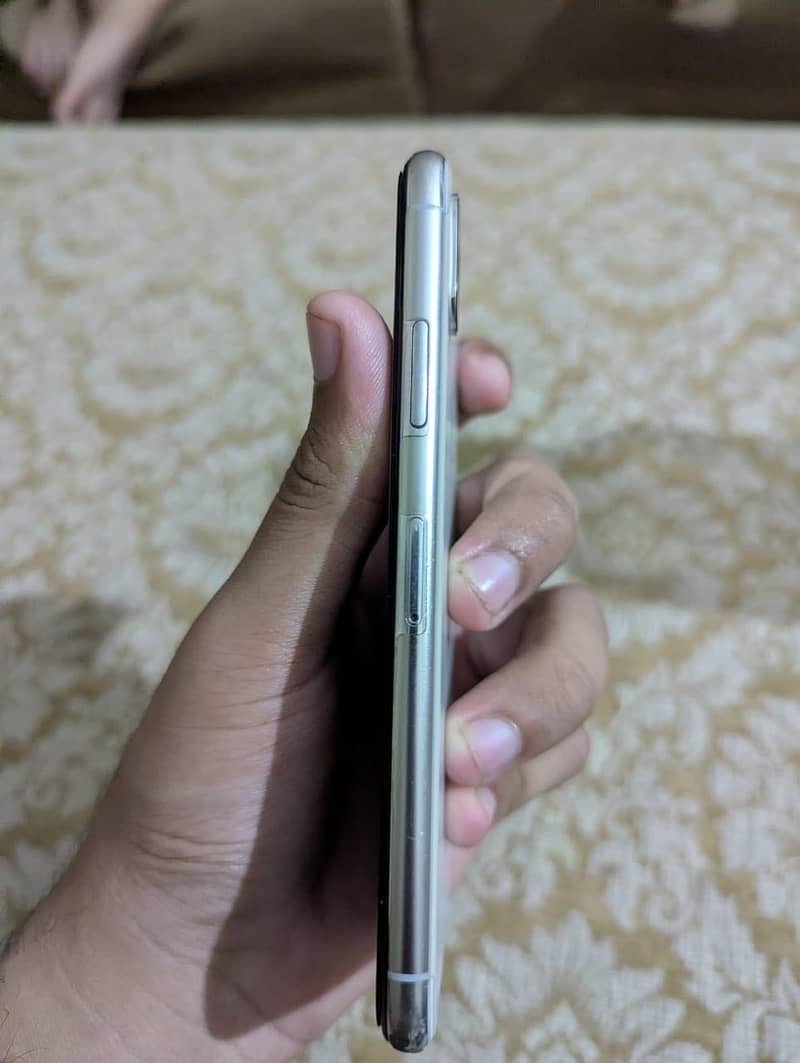 Apple iPhone XS 7