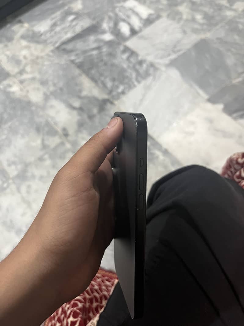 Apple iPhone 15 plus 6