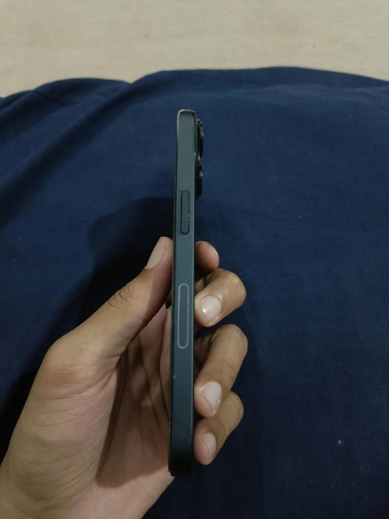 Apple iPhone 14 3
