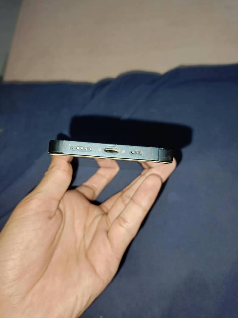 Apple iPhone 14 4