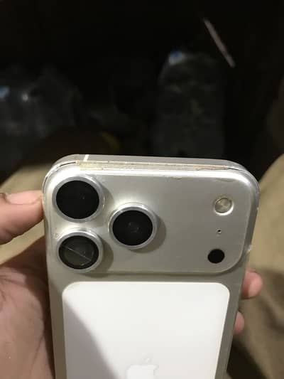 Apple iPhone XR. . . . . camera dono ok camera jo laker hy ye lens me hy