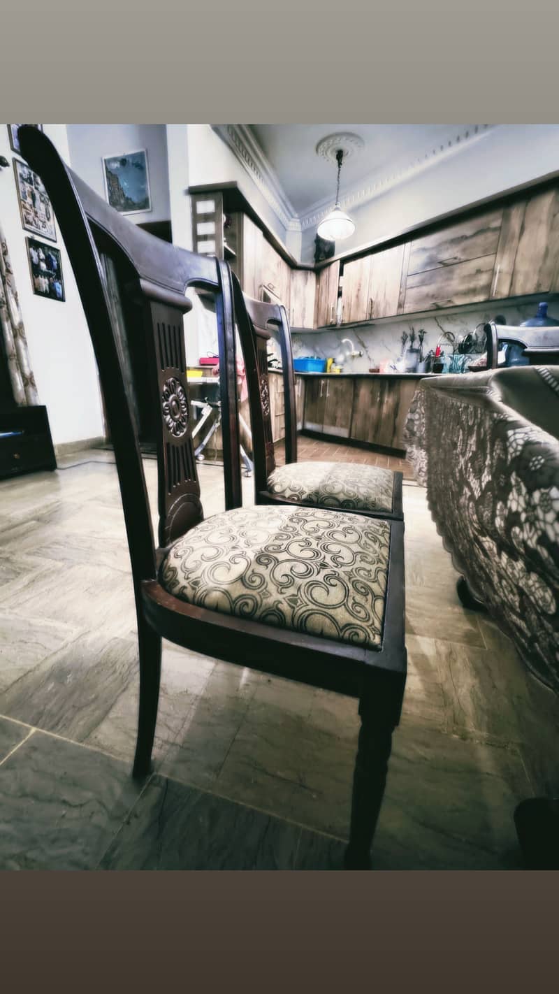 Dinning Table 6