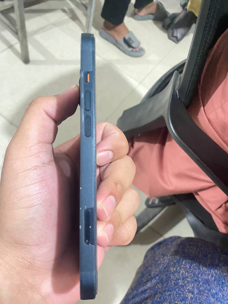 Apple iPhone 13 2
