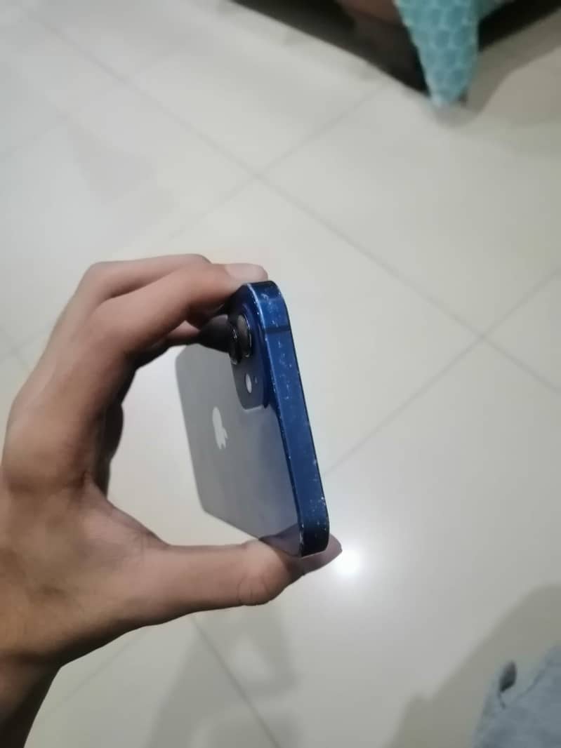 Apple iPhone 12 4