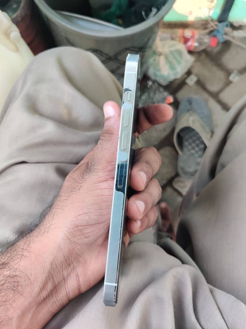 Apple iPhone 13 Pro Max 4