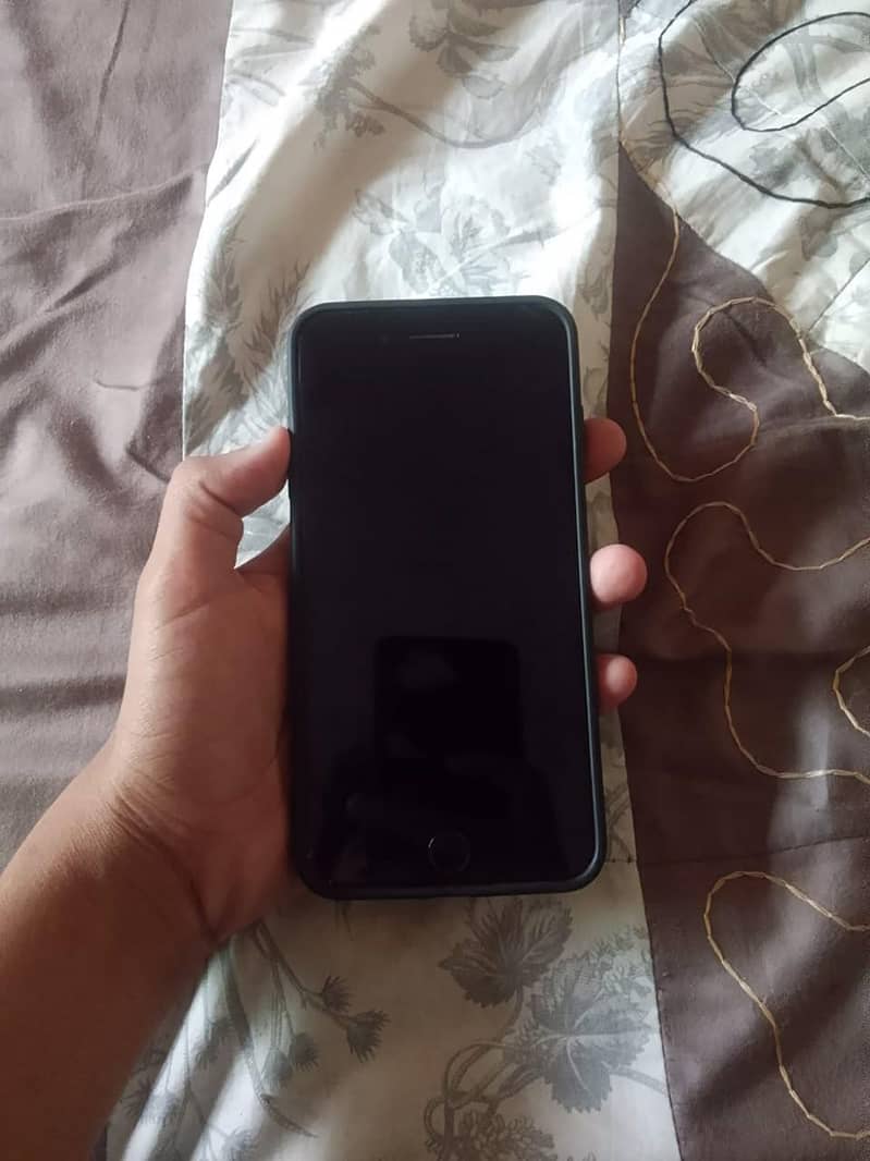 Apple iPhone 7 plus. 2