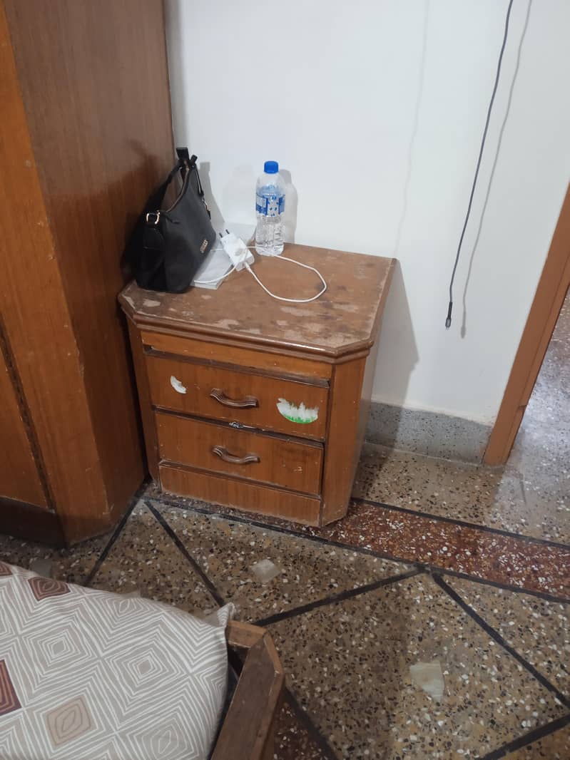 Bed. . . Almari. . . Dressing. . . . side Table 8
