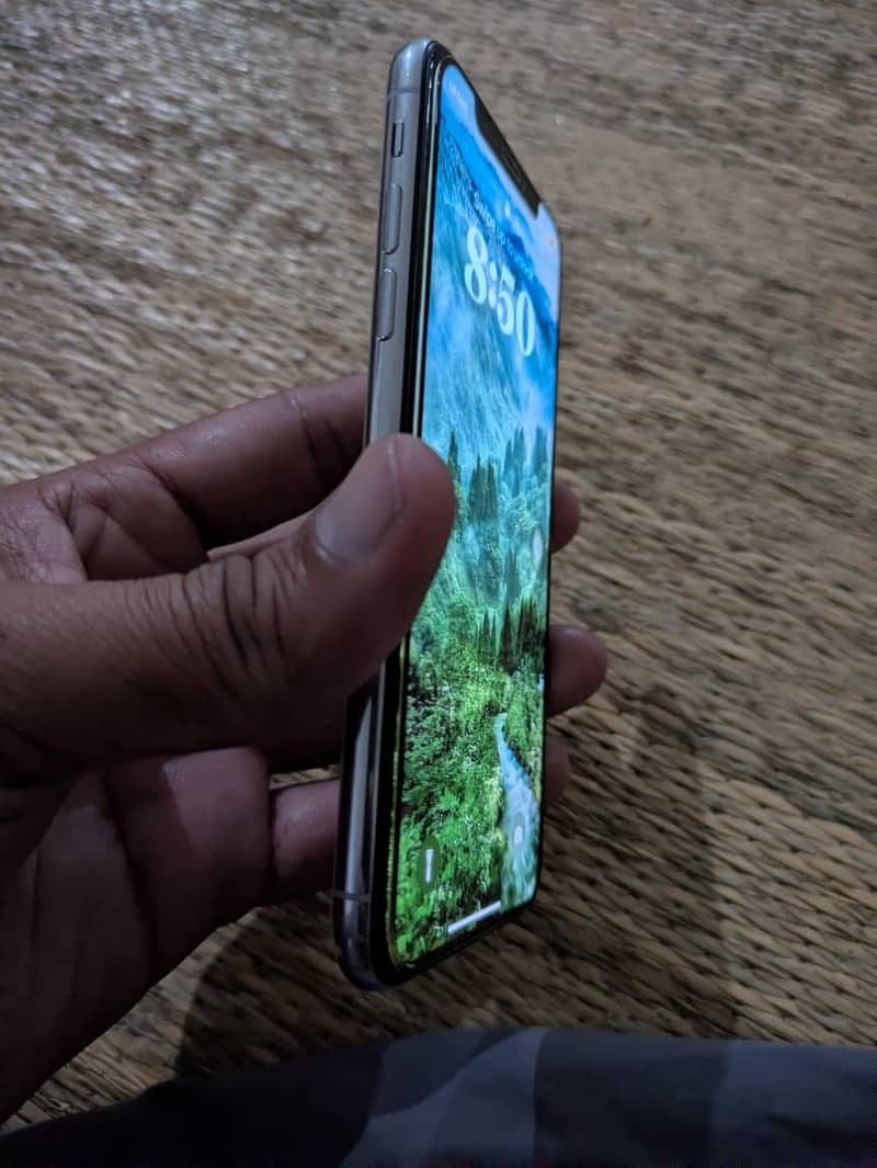 Apple iPhone X 3
