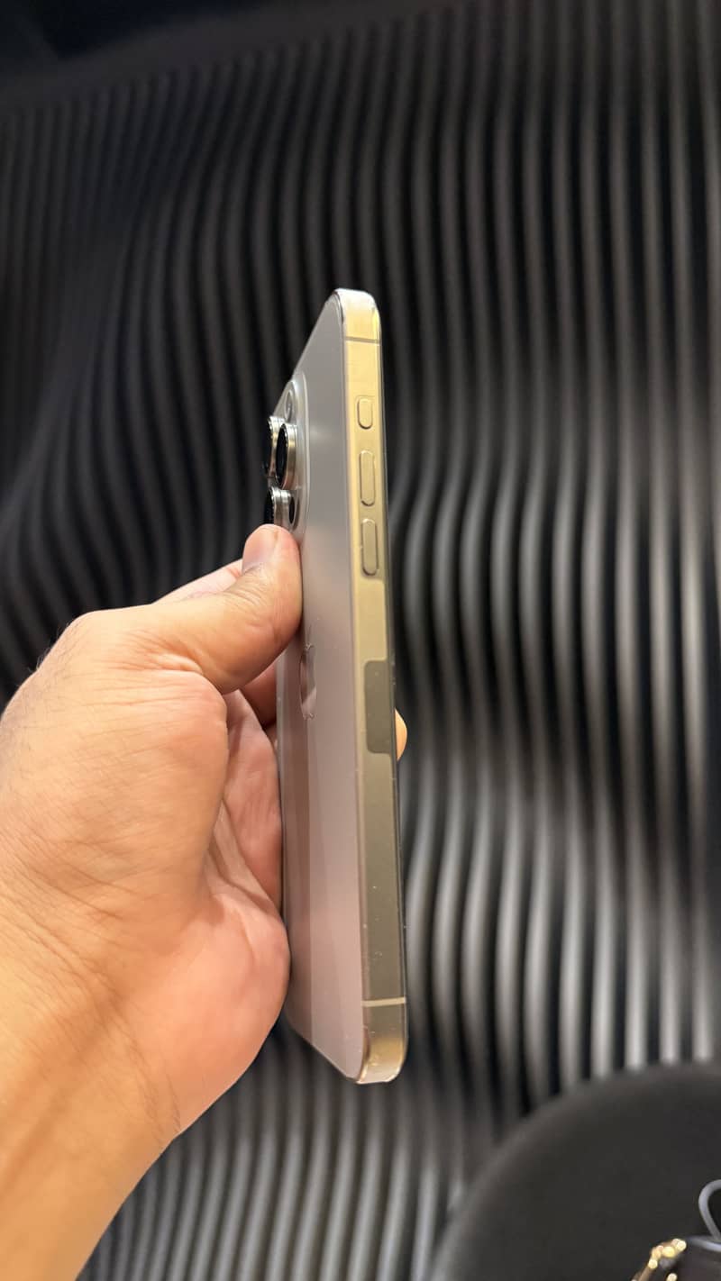 iPhone 15 Pro Max 2