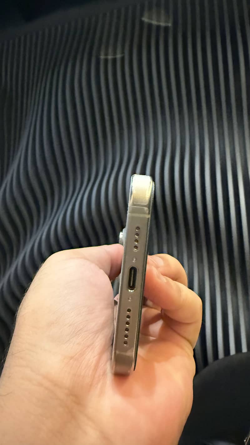 iPhone 15 Pro Max 3