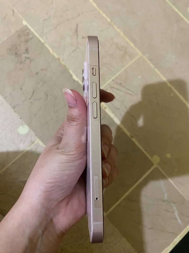 Apple iPhone 13 4