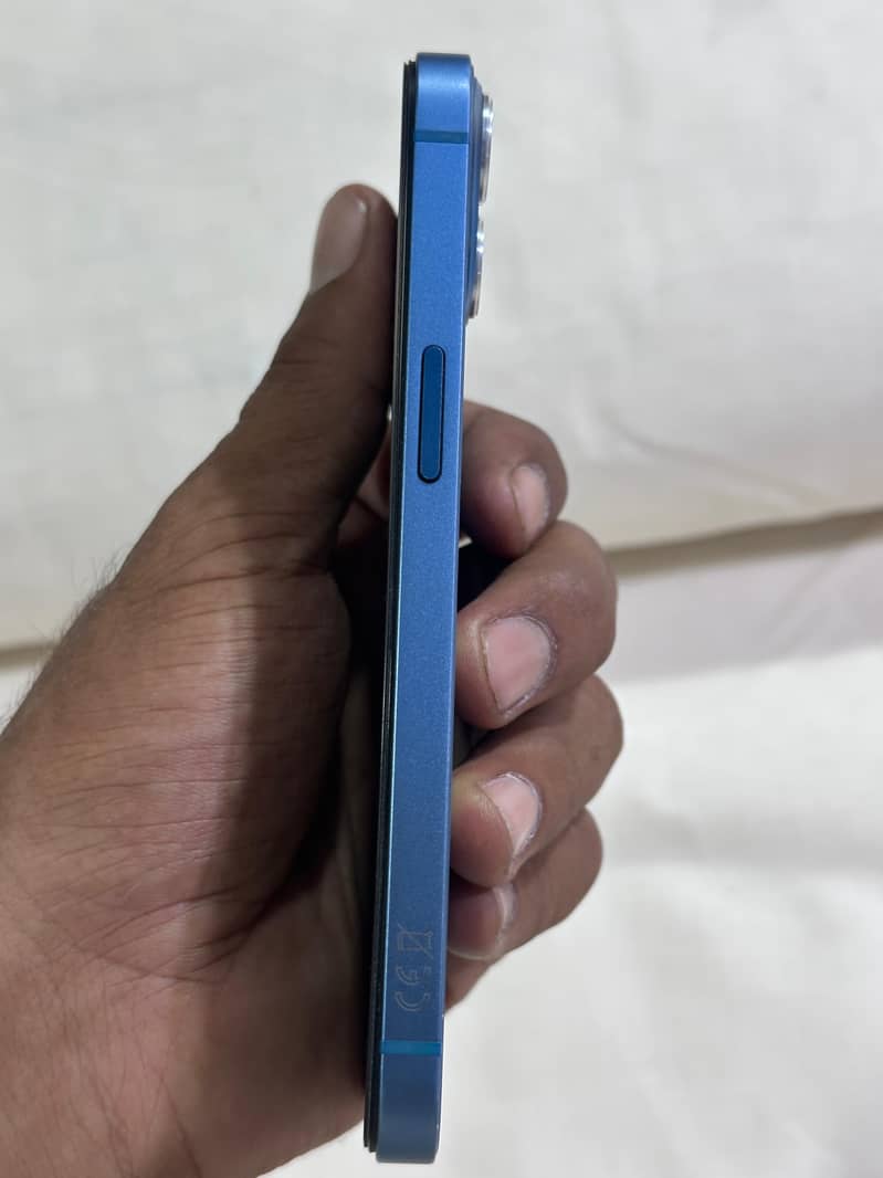 Apple iPhone 13 4