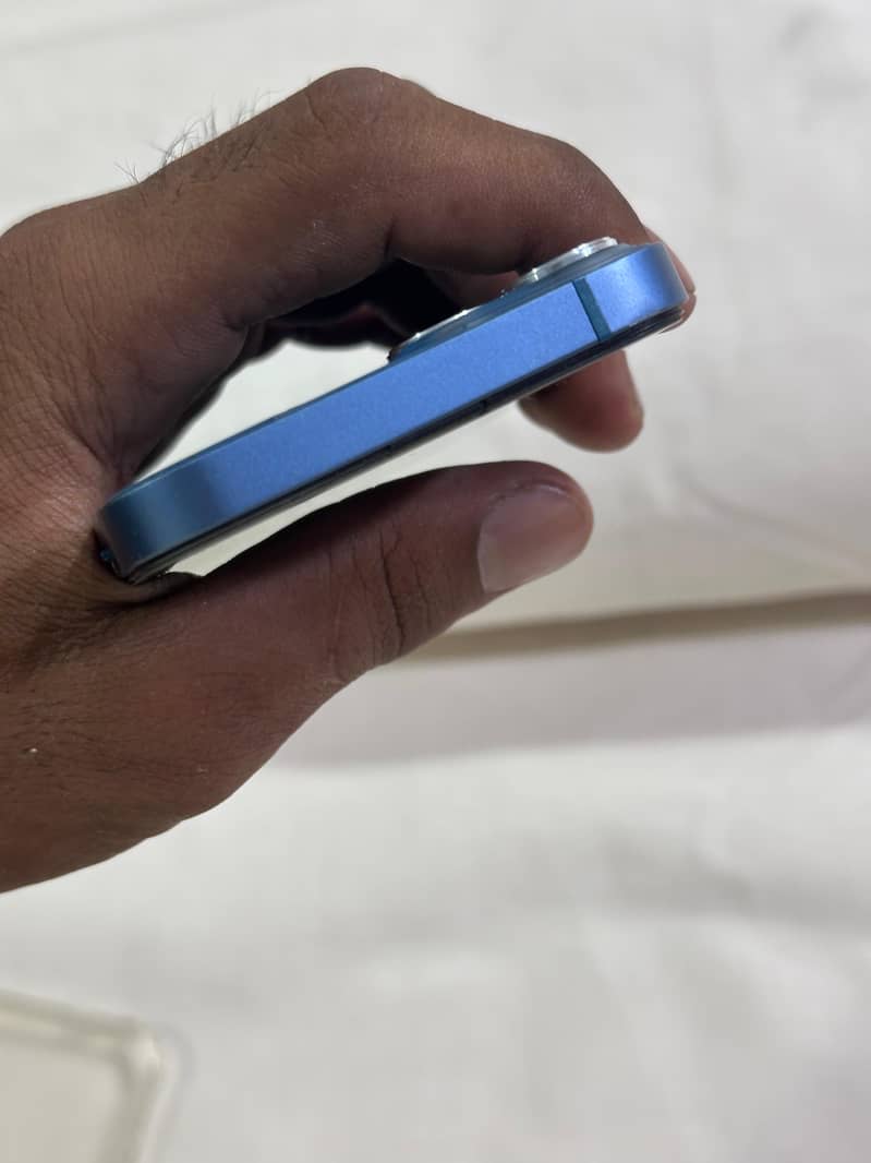 Apple iPhone 13 5