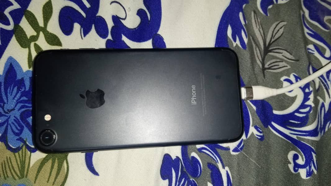 Apple iPhone 7 1