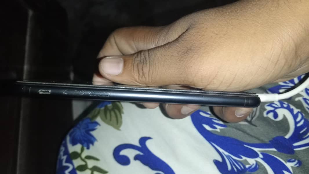 Apple iPhone 7 3