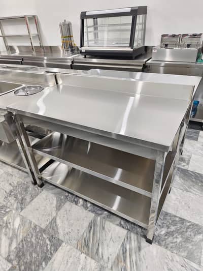 Working table/Five burner stock/Barbecue counter butty/Hot plate/Sink