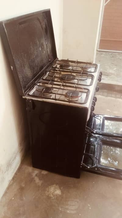 Cooking Range  in good condition