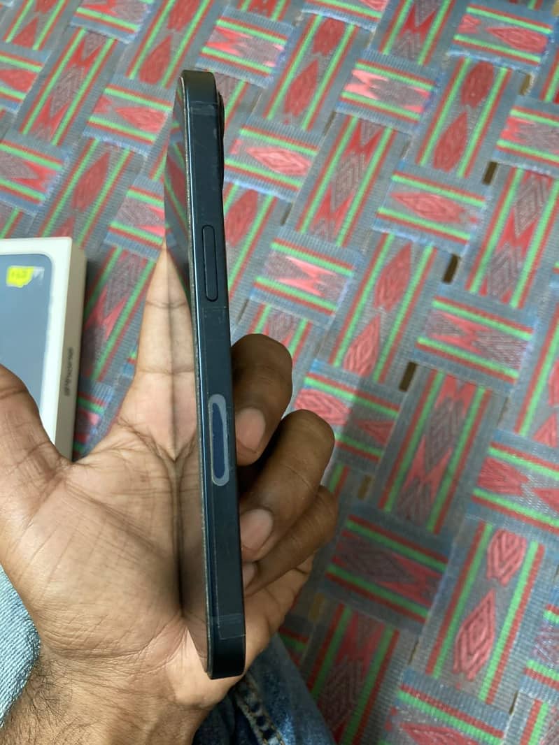 Apple iPhone 13 4
