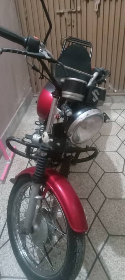 Suzuki GS 150 2015 in excellent condition