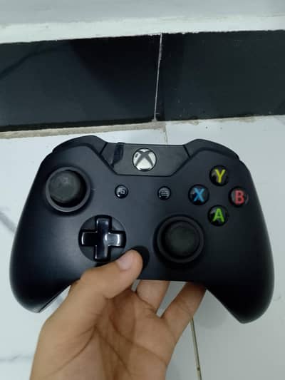 Xbox And Ps5 Controllers In Excellent Condition