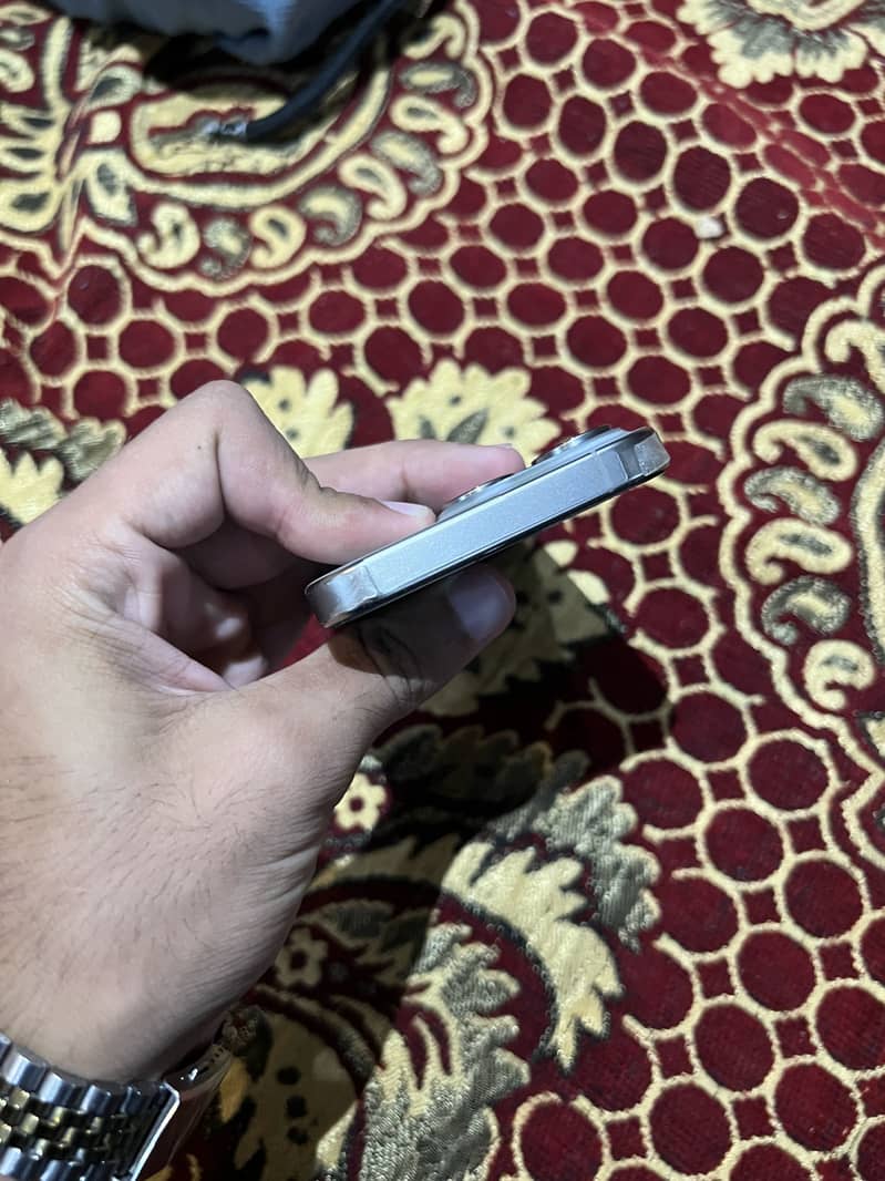 Apple iPhone 15 Pro 3