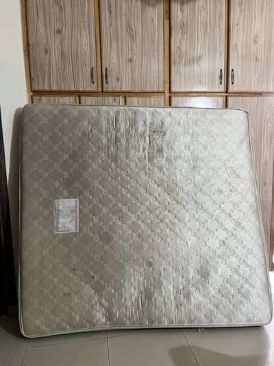 King Size Mattress for Sale – Excellent Condition