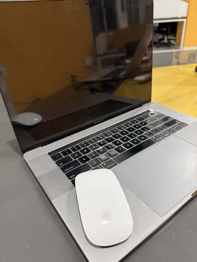 MacBook Pro 2018 15-inch | Core i9 | 32GB RAM | 512GB SSD | Graphic