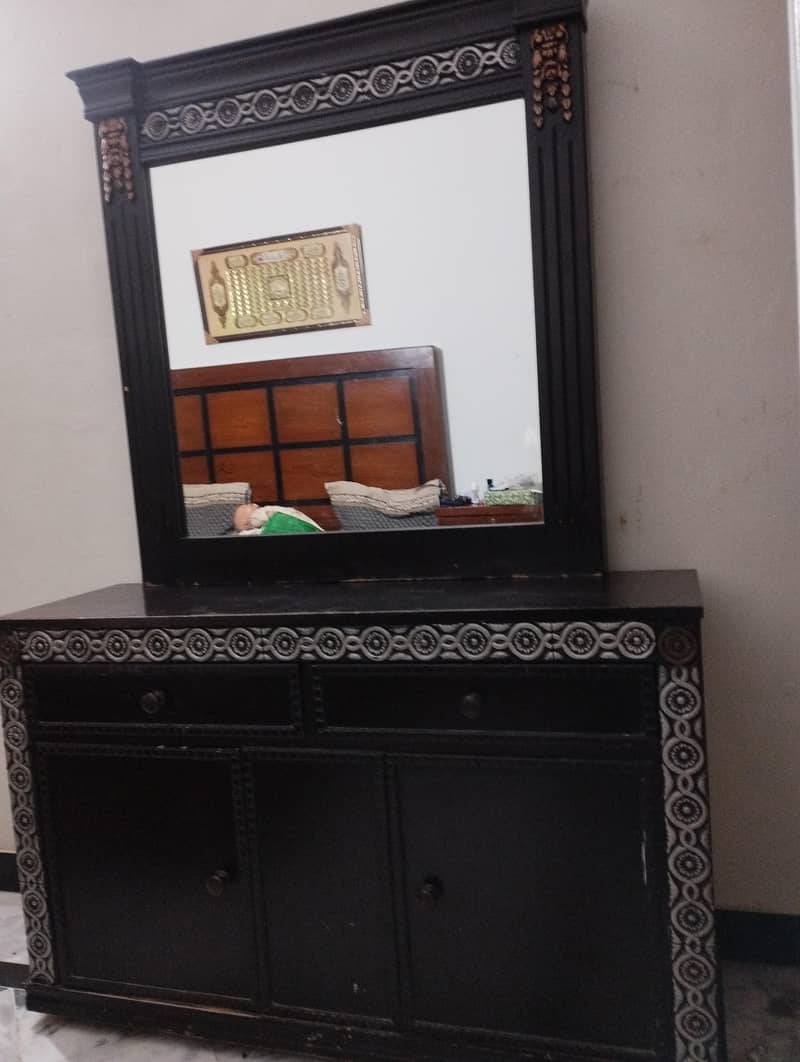 Elegant Dressing Table 1