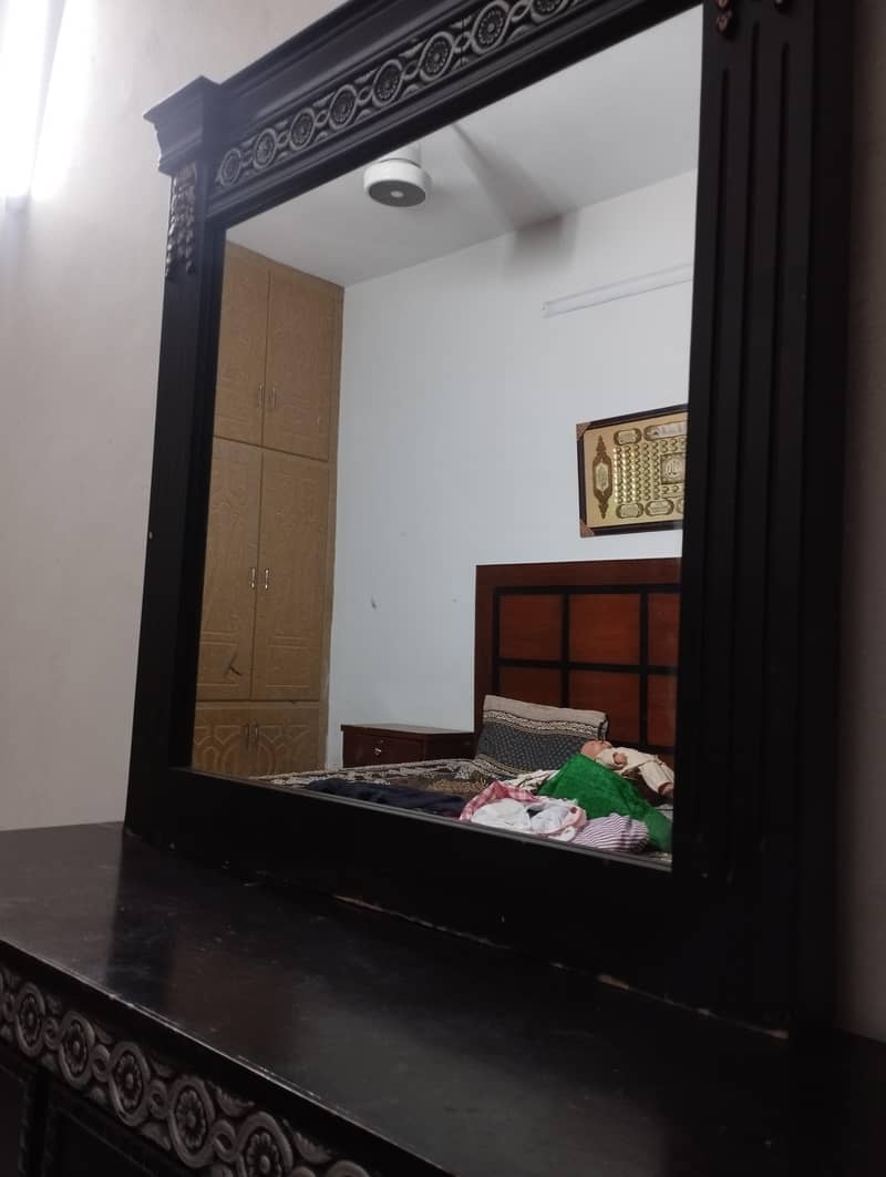 Elegant Dressing Table 3
